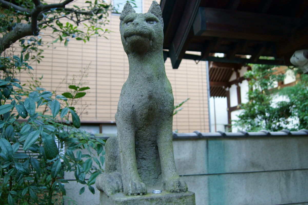 世田谷区砧の三峯神社 1 こまちの通り道 オオカミ像を求めて 世田谷区砧の三峯神社 1 こまちの通り道 オオカミ像を求めて
