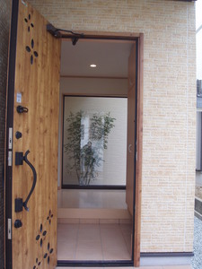 玄関から見える植栽