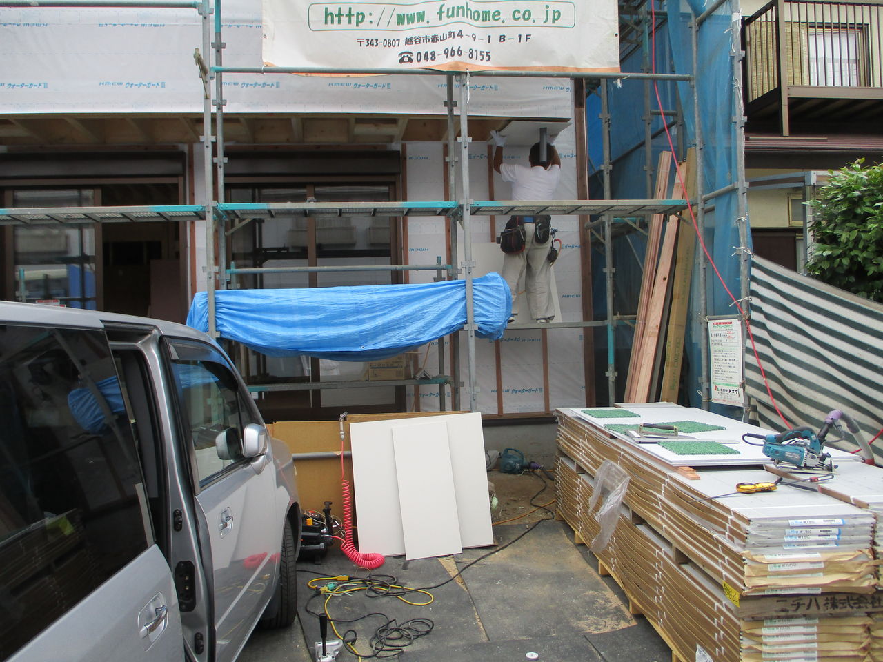 ファンホーム 注文住宅 自然素材 越谷 現場から 梅雨入り 雨じまい 造作 石膏ボード 防火 延焼 Jio 外装下地検査 防水 上棟 瑕疵保証 雨漏れ アスファルトシングル 屋根 鷲宮神社 地鎮祭 ファンホームのはなまる日記
