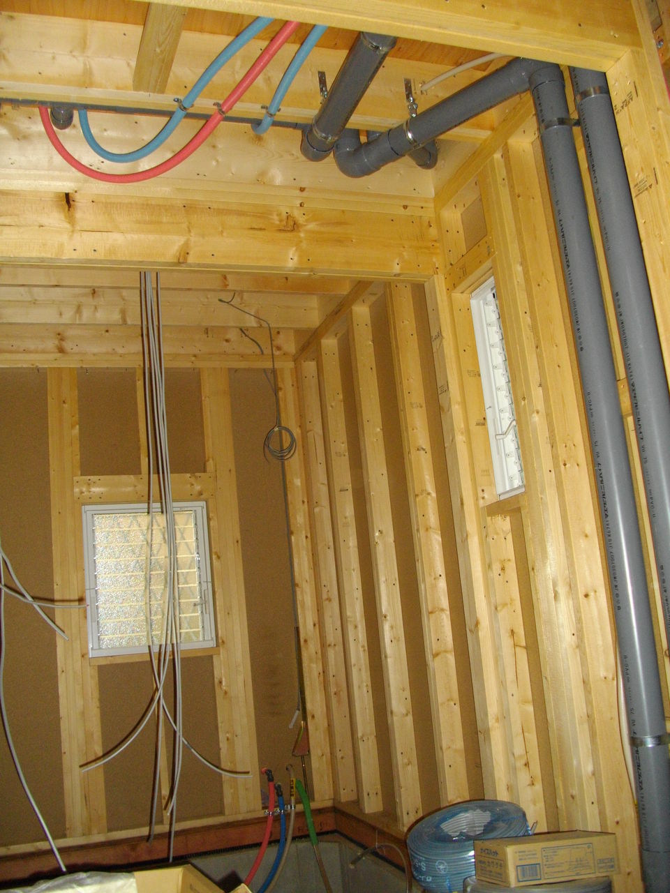 ファンホーム 現場から 上棟後 水道工事 ガス工事 防水工事 Frp ファンホームのはなまる日記