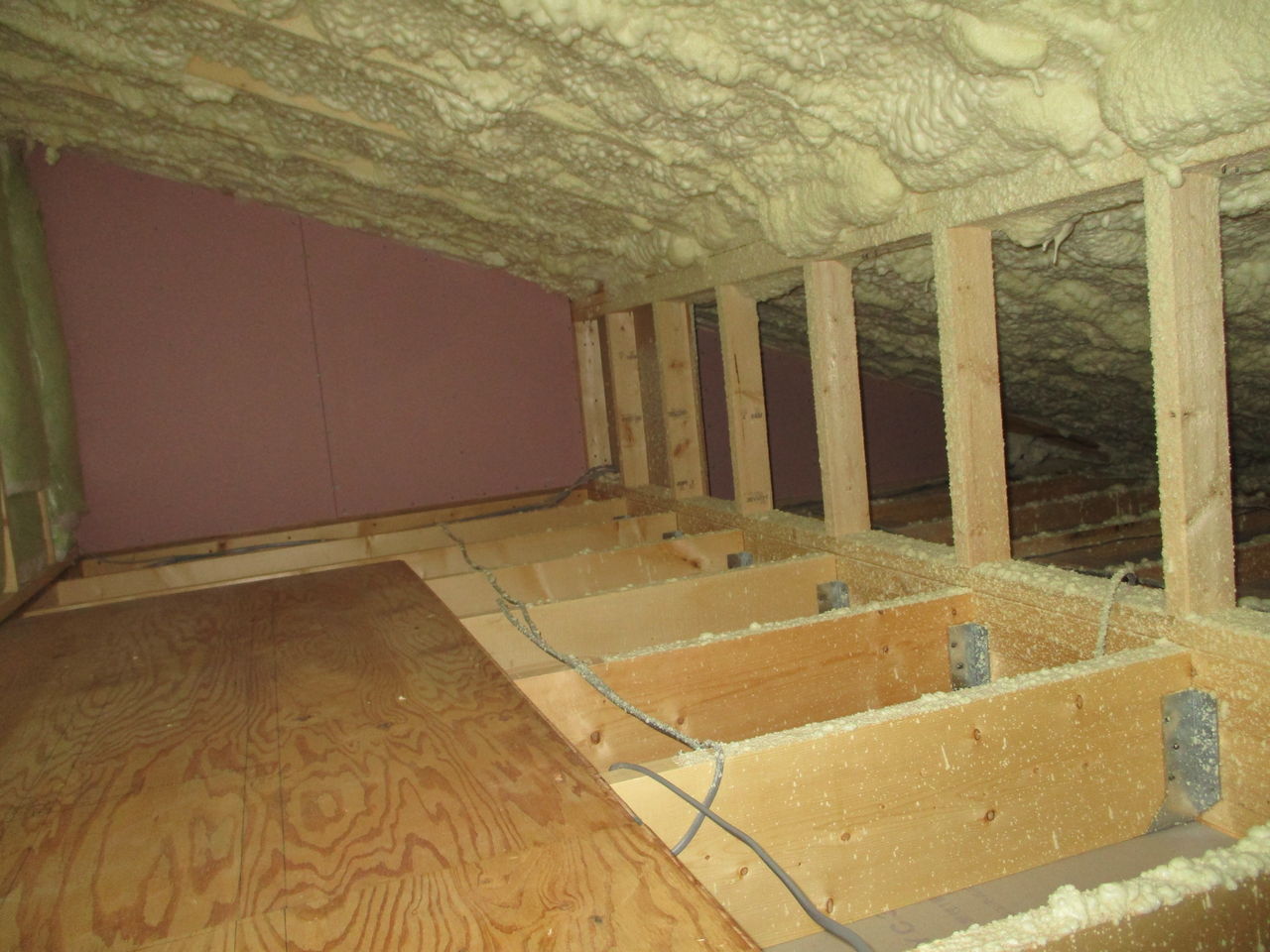 ファンホーム 注文住宅 自然素材 越谷 現場から 梅雨入り 雨じまい 造作 石膏ボード 防火 延焼 Jio 外装下地検査 防水 上棟 瑕疵保証 雨漏れ アスファルトシングル 屋根 鷲宮神社 地鎮祭 ファンホームのはなまる日記