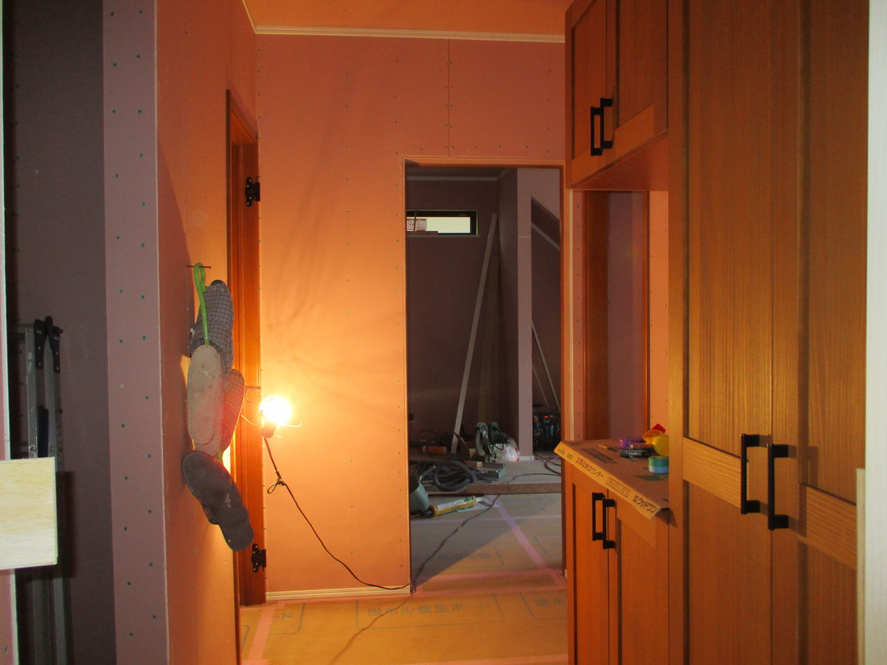 ファンホーム 注文住宅 自然素材 越谷 現場から 春日部 造作 石膏ボード 壁紙 クロス 外壁 サイディング コーキング 草加 基礎 可変性 上尾 鷲宮神社 リフォーム アクセント 地中内埋設物 ファンホームのはなまる日記