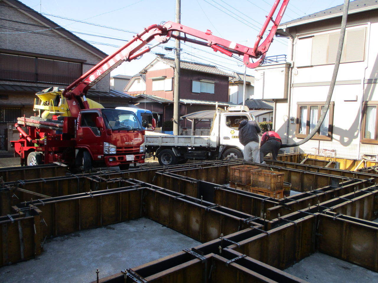 ファンホーム 注文住宅 自然素材 越谷 現場から 雪 花粉 花粉症対策 宮代町 基礎工事 天端 レベラー 型枠 養生 水道 ガス 先行配管 さいたま市 岩槻区 引き渡し 解体工事 大工 ファンホームのはなまる日記