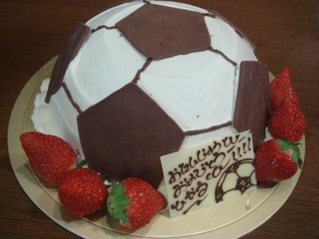 お祝いはサッカーボールのケーキ ラ テール洋菓子店 池尻 Funky Endless Summer Fresh