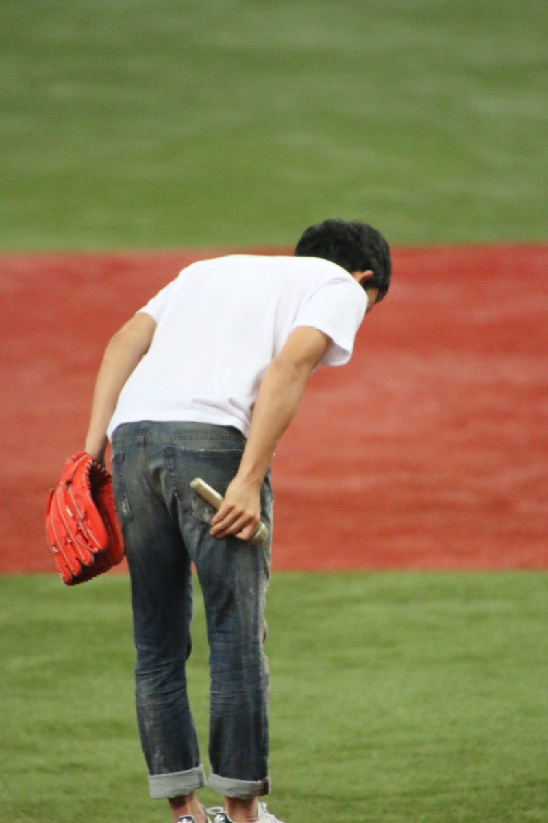 悲報 ファンキー加藤さんよりによってこんな日にプロ野球の始球式に登場 そら目も死にますわ ガハろぐnewsヽ W ズコー 悲報 ファンキー加藤さんよりによってこんな日にプロ野球の始球式に登場 そら目も死にますわ ガハろぐnewsヽ W ズコー