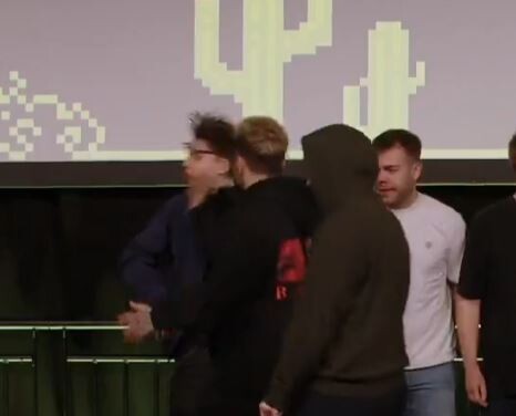 eスポーツ選手、大会で負けて優勝者をブン殴って永久追放