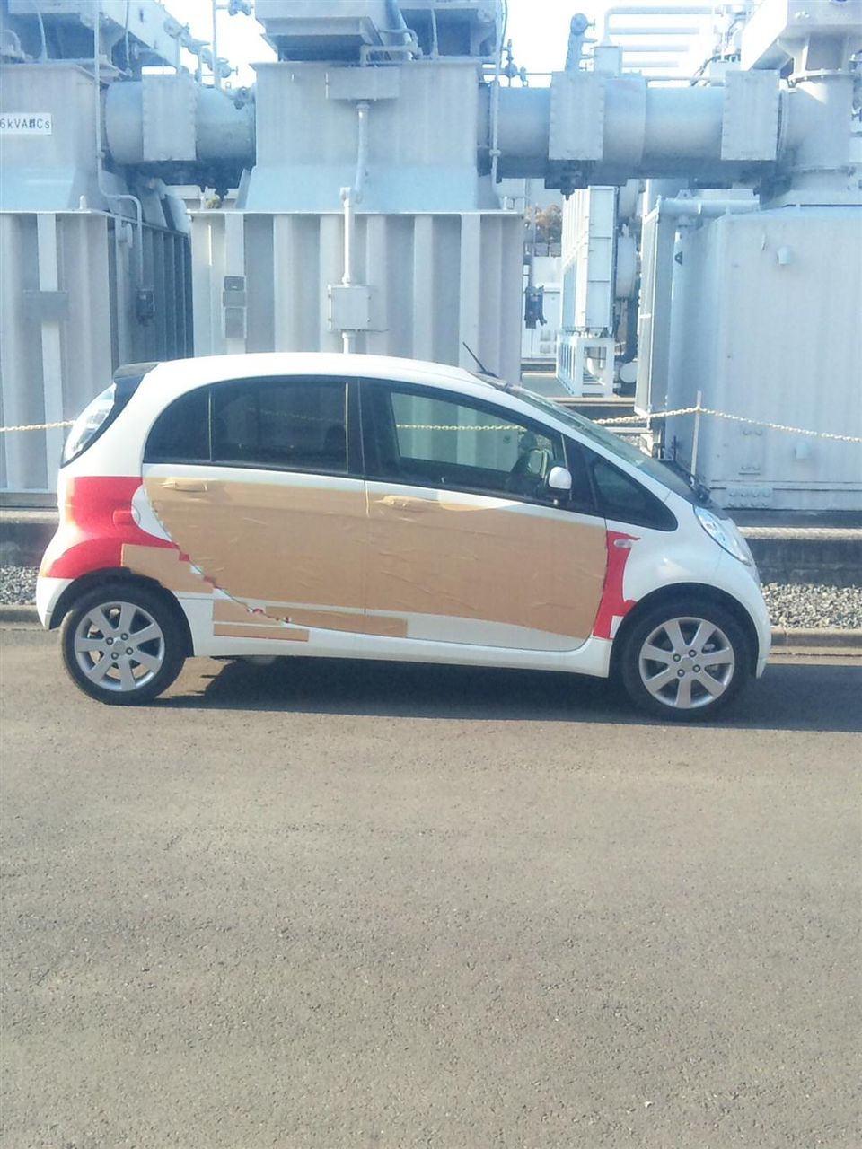 画像あり 東電の車がガムテープでグルグル巻きに イタズラか ガハろぐnewsヽ W ｽﾞｺｰ