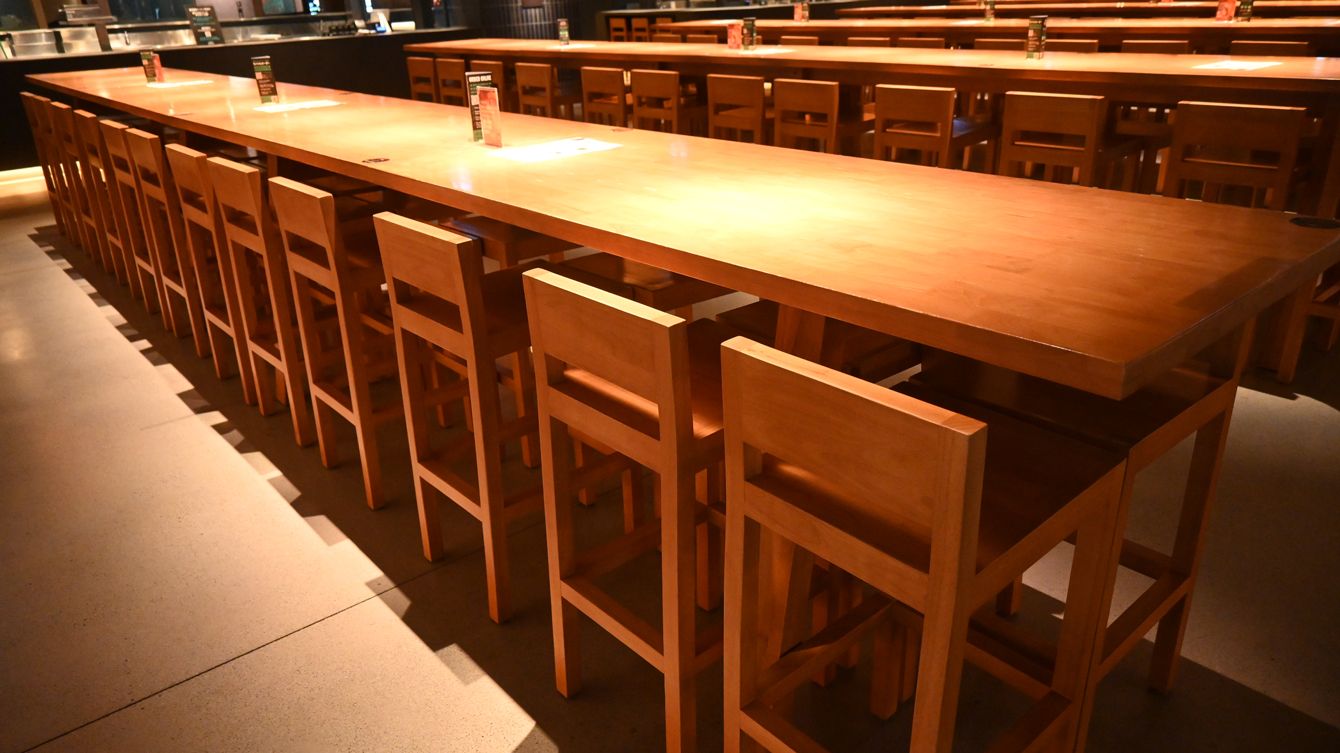 大阪駅直結なのに、日本人も外国人客も来ない…開業1年で「廃墟フードコート」と呼ばれたピカピカ新施設の悲劇