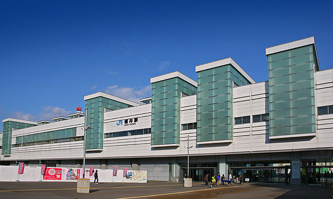 800px-JR_West_Fukui_Station_001