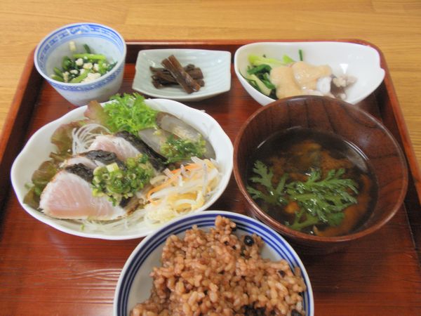 さわらのたたき3月8日 岡山市の懐かしい自然食ランチの食堂 ふれんどはうす