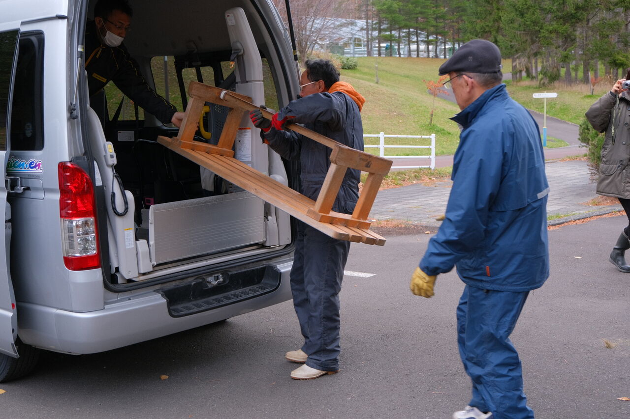 バス停のベンチを撤去 北広島団地地域交流ホームふれて 北海道北広島市にある共生型福祉施設 北広島団地地域交流ホームふれて バス停のベンチを撤去 北広島団地地域交流ホームふれて 北海道北広島市にある共生型福祉施設 北広島団地地域交流ホームふれて