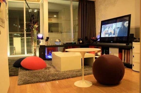 バランスボールと観葉植物の部屋 Roomsense ネットで学ぶ家具 雑貨のセンス バランスボールと観葉植物の部屋 Roomsense ネットで学ぶ家具 雑貨のセンス