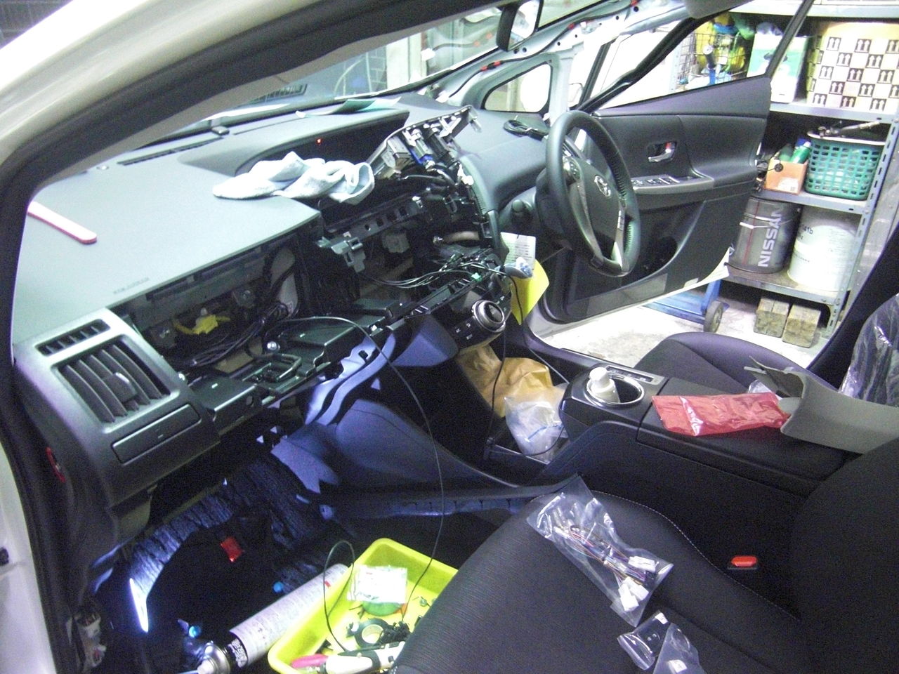 プリウスaにパイオニア8型ナビとバックカメラ取付 古林電商社の作業日誌 プリウスaにパイオニア8型ナビとバックカメラ取付 古林電商社の作業日誌