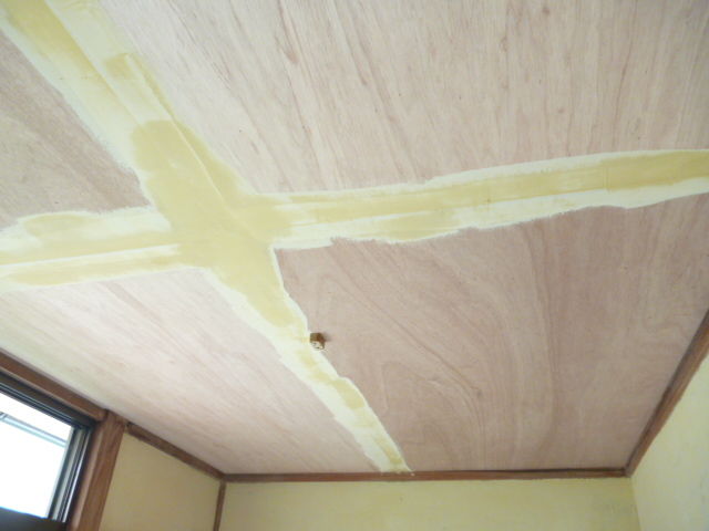 目透かし天井に捨て張り 大分市旦野原 リフォーミング日記