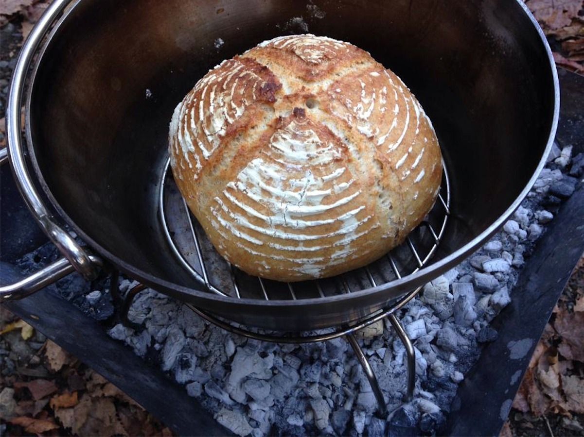 ダッチオーブンで焼成したパン ド カンパーニュ In 道志の森キャンプ場 パン業界を応援する社長 古田 高浩 ブログ