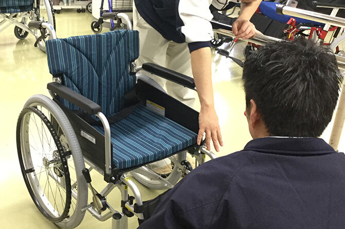 車いすの観客に「なんで座ってる！」公演中の煽りで炎上
