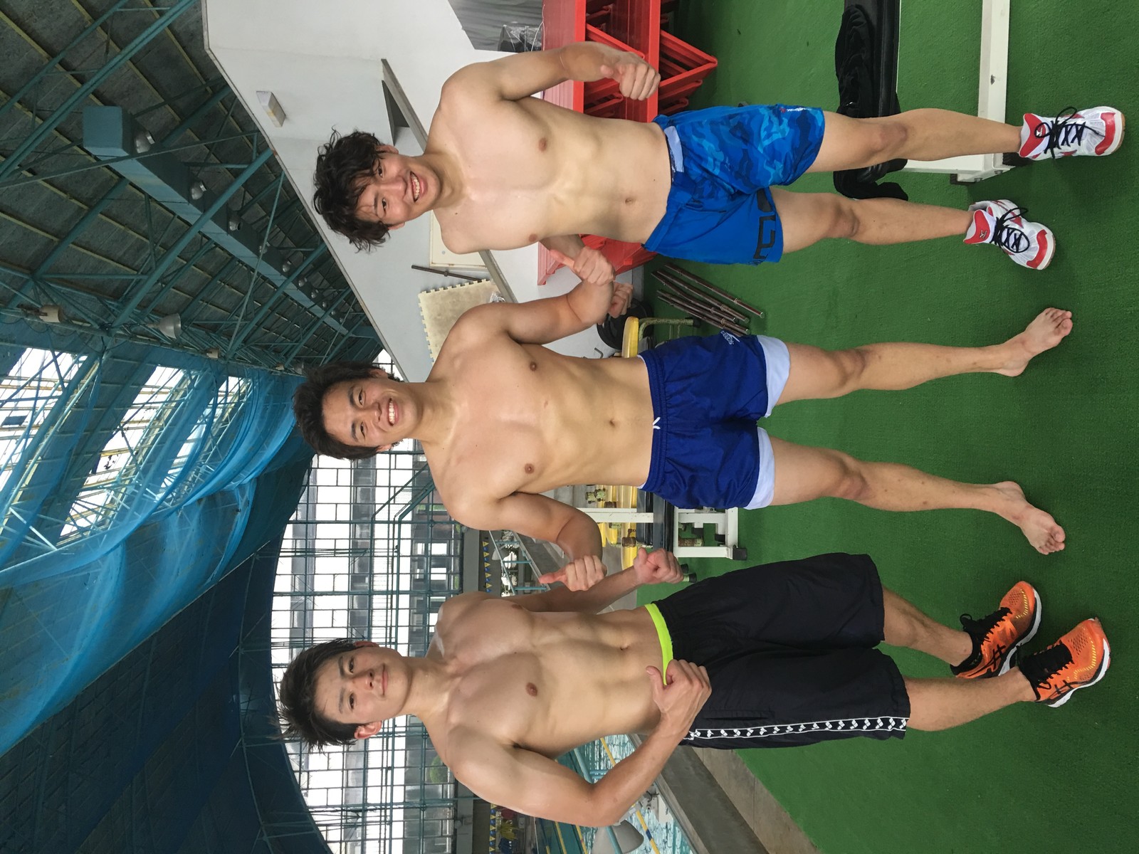 やら ざる を 得 ない