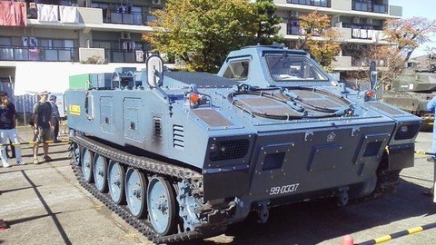 自衛隊ハイブリッド装甲車？想像したのと違う？