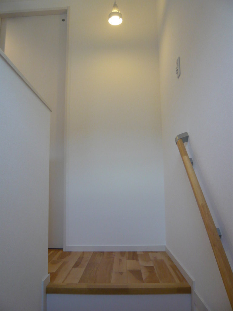 内覧会 ４ 階段 2fトイレ ミニマムハウス