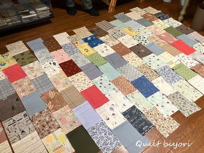 四角つなぎのタペストリーとソファーカバー : 猫日和。キルト日和。