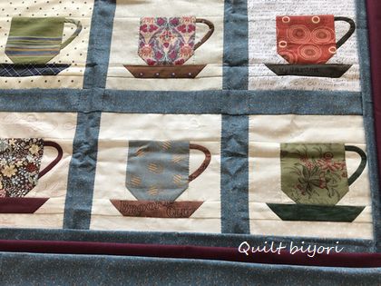 パッチワークキルト　コーヒーカップ　花柄　特大　大きい　タペストリー パッチワークキルト コーヒーカップ 花柄 特大 大きい タペストリー y