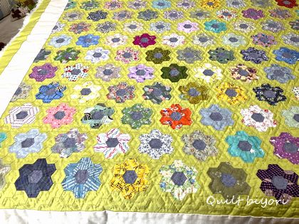 フラワーガーデンのタペストリーのキルティングとボーダーのキルト