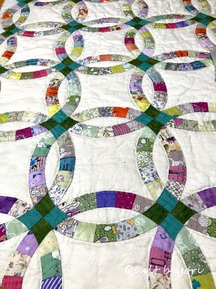 【完成品】ダブルウェディングリングキルトタペストリー ダブルウェディングリングのタペストリー キルトが進みました : 猫日和