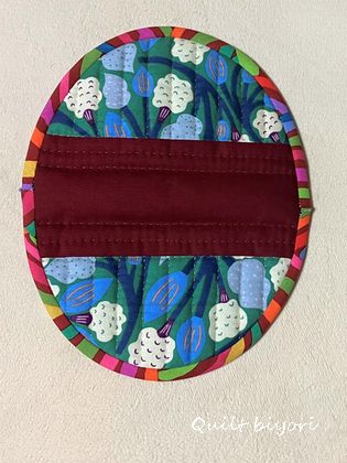 ケイフファセットさんのカラフル生地でパイピングを : 猫日和。キルト