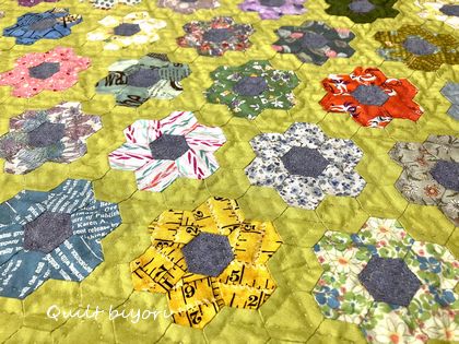 フラワーガーデンのタペストリーのキルティングとボーダーのキルト