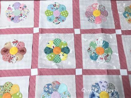 ドレスデンのタペストリーのラティスとボーダー＆平和でなにより : 猫