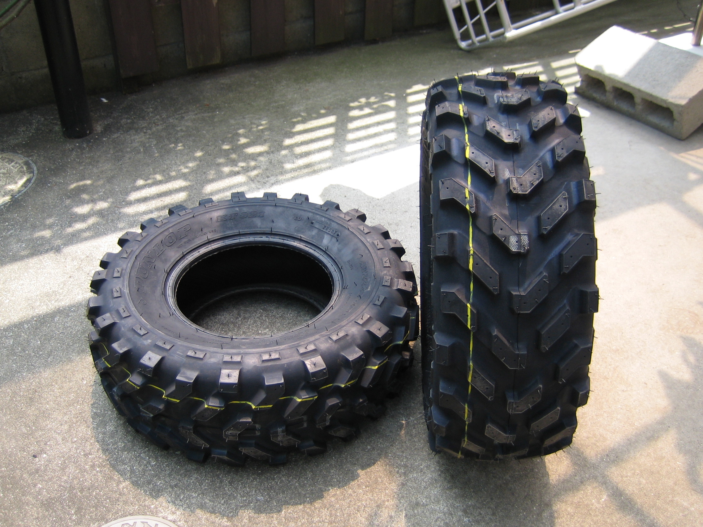 バンバン90などに バギータイヤ 10インチ 廃盤品 ダンロップ KT761