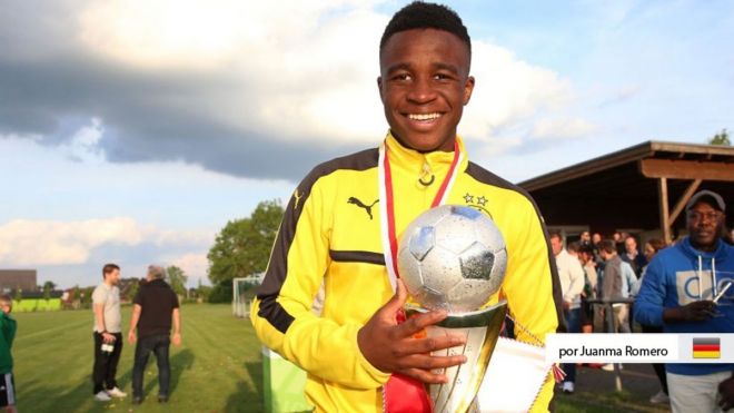 サッカー ドルトムントのスーパー12歳児ムココ その 見た目 に年齢詐称の疑い フットボールまとめ