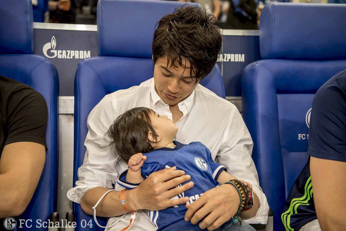 サッカー 内田篤人 クラブ公式インタで 家族とも離れ離れなので 子供はどんどん大きくなっちゃうな フットボールまとめ