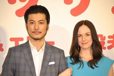 シャーロット・ケイト・フォックス玉山鉄二