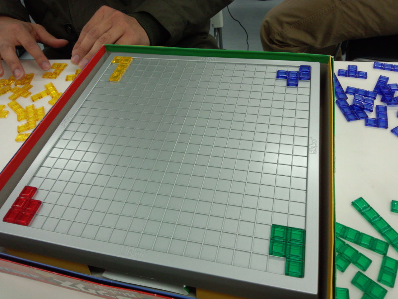 シンプルながら奥深い戦略性を持つ陣取りゲーム ブロックスをプレイ みらいボードゲーム部の記録 シンプルながら奥深い戦略性を持つ陣取りゲーム ブロックスをプレイ みらいボードゲーム部の記録
