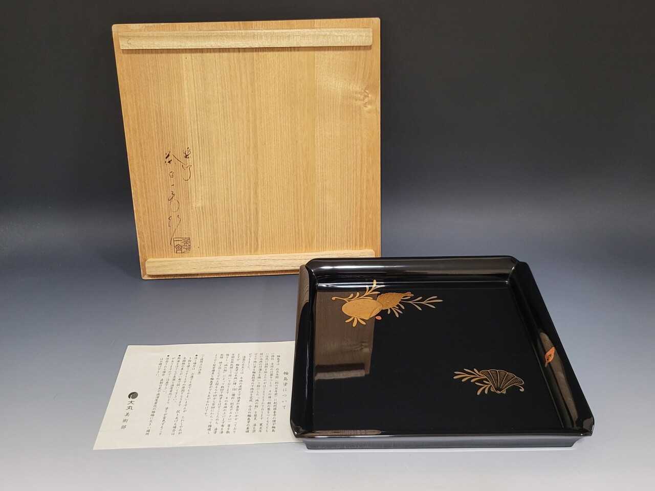 【Tatsu Kazuki】茶平一斎 海松貝蒔絵 四方盆 共箱 海松貝四方盆 : 茶道具商 山美