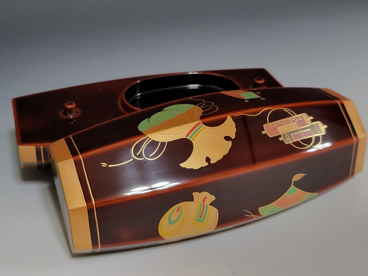 中村宗悦 溜塗 宝尽 蒔絵 ぶりぶり香合 共箱 香合 茶道具 【k3474】 中村宗悦 溜塗 宝尽 蒔絵 ぶりぶり香合 共箱 香合 茶道具 【k3474】