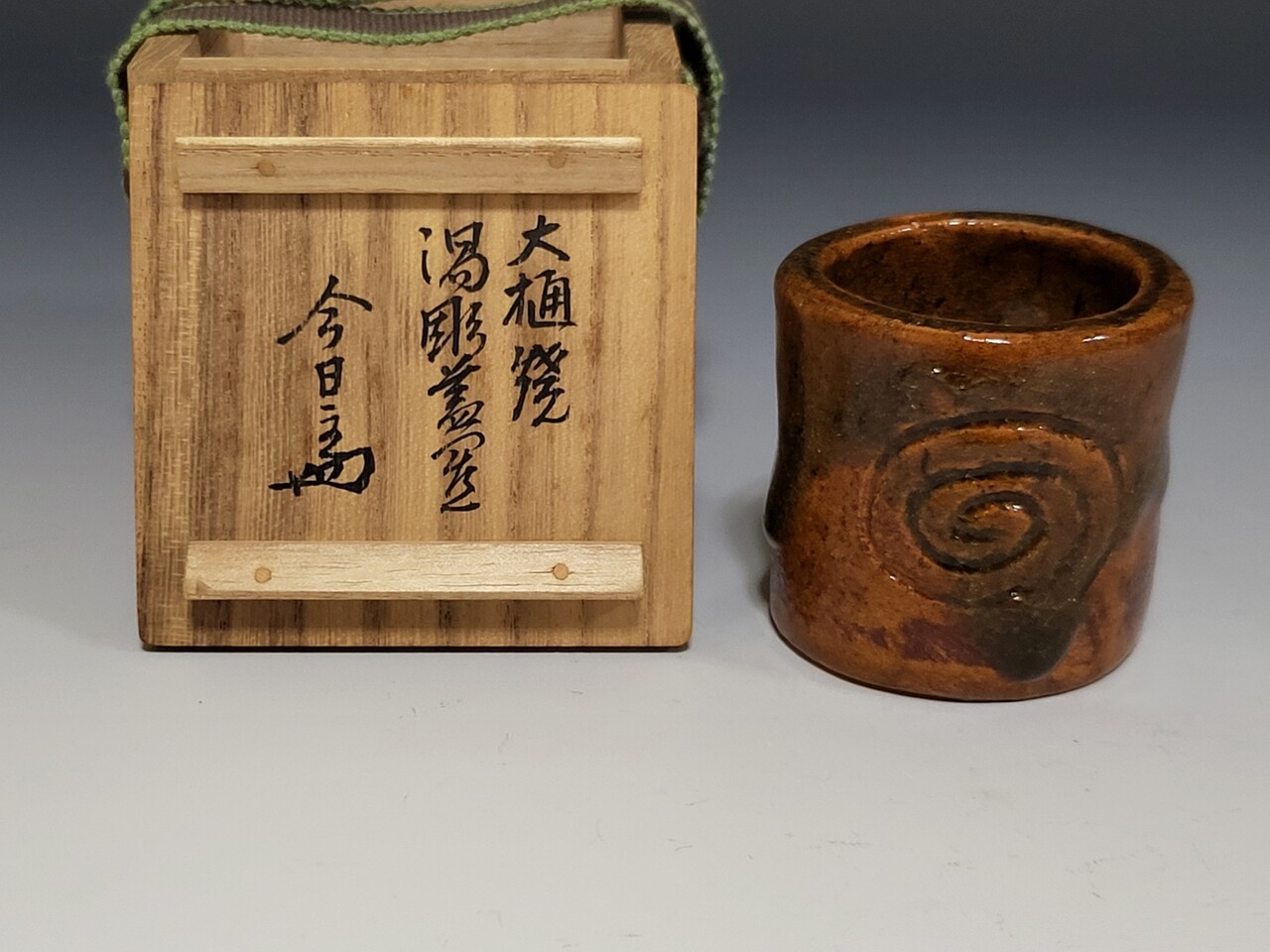 茶道具 古銅 渦模様 蓋置 時代箱 希少(K-XA864) 茶道具 古銅 渦模様 蓋置 時代箱 希少(K-XA864) 蓋置 | 古美術