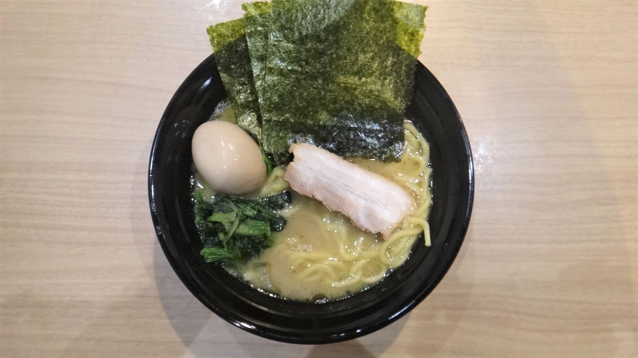 横濱家系ラーメン 海老名家 为拉面服务 厚木 横濱家系ラーメン 海老名家 为拉面服务 厚木