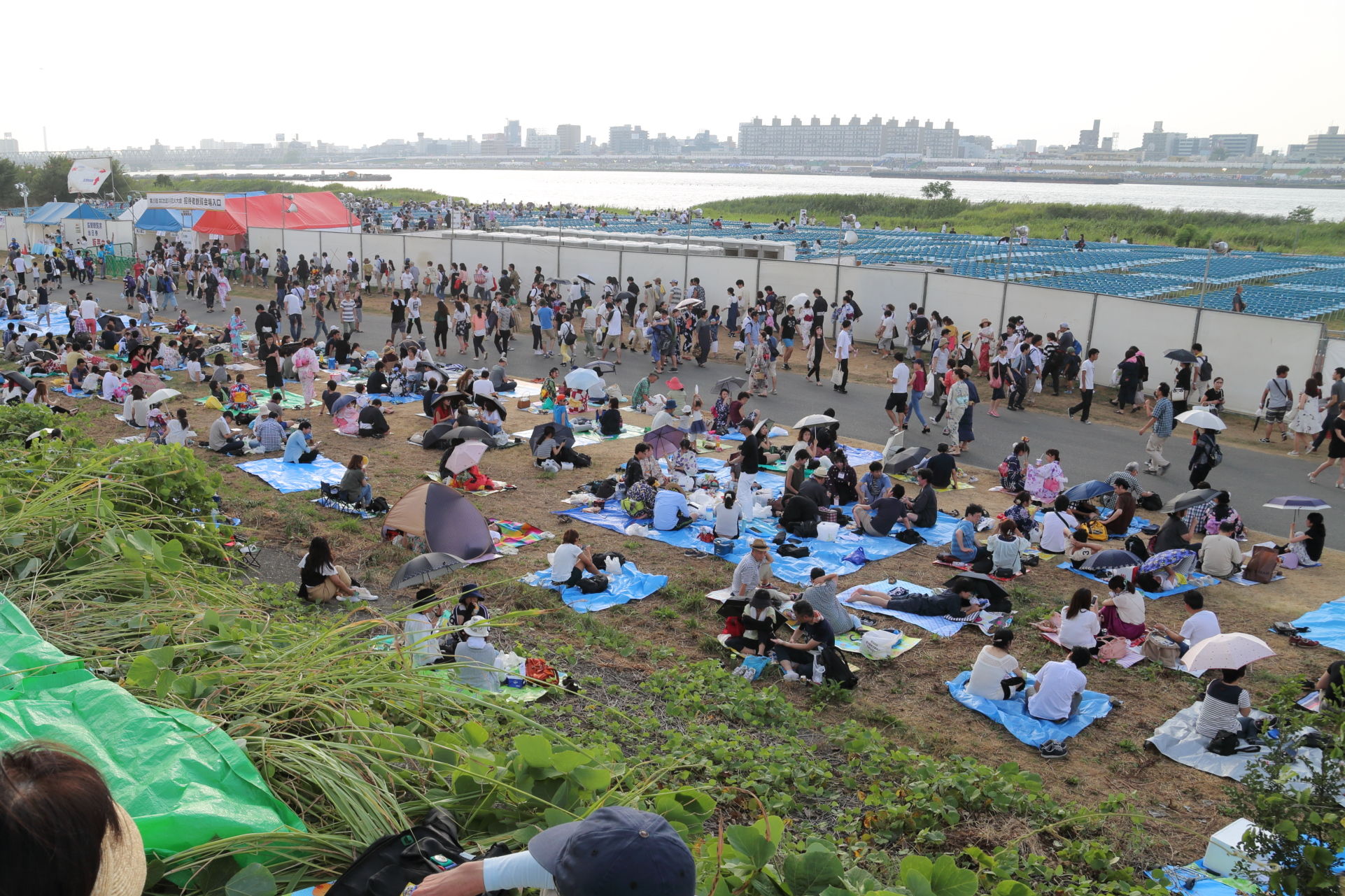 なにわ淀川花火大会 17 くまブロー