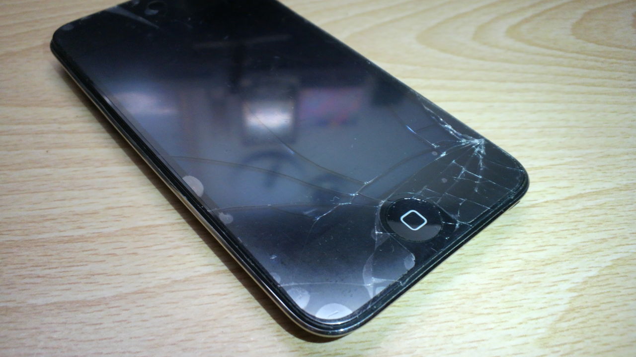 Ipod Touchを譲ってもらい 自分で割った液晶を交換修理 Fuzimaru Project 本社