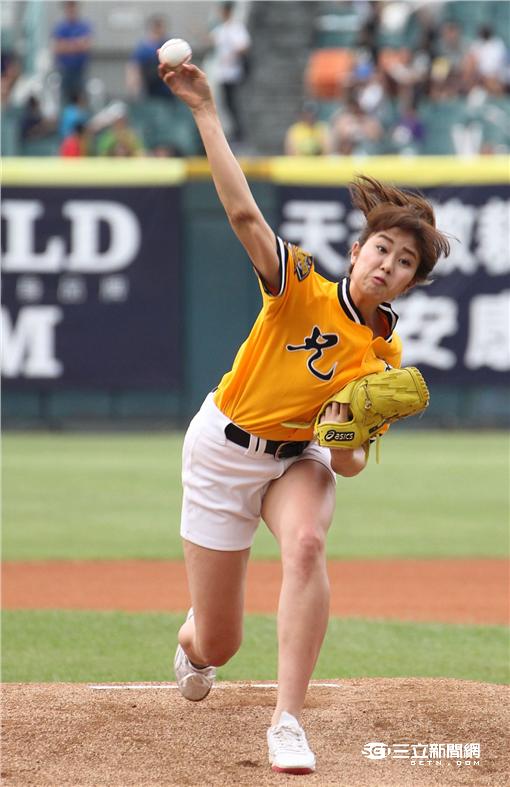 でた104km 稲村 亜美さん台湾で始球式 One Step News でた104km 稲村 亜美さん台湾で始球式 One Step News
