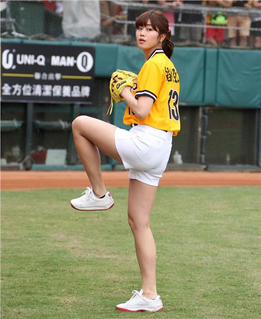 でた104km 稲村 亜美さん台湾で始球式 One Step News でた104km 稲村 亜美さん台湾で始球式 One Step News