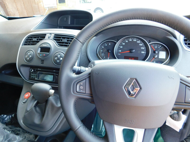 試乗車 ルノー カングー 2 クルール 有 渡辺モータース ルノーサービスサテライト福井北