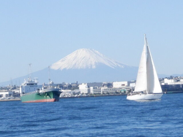 快晴天気ながら微風のヨット帆走20231119 : 三浦畑山人
