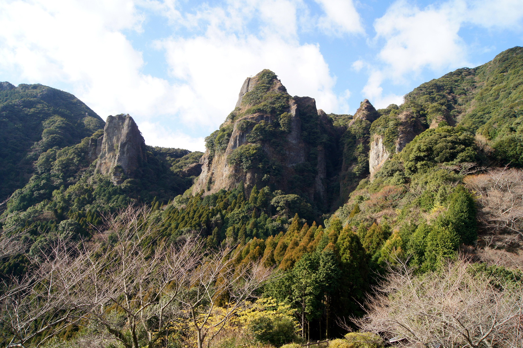 黒髪山 大蛇退治伝説の地 武雄市のシンボル ウィッシュのなんでも探偵団 黒髪山 大蛇退治伝説の地 武雄市のシンボル ウィッシュのなんでも探偵団
