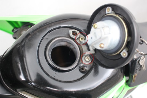 KLX】 メンテナンス日記18 【ガソリンタンクキャップキーシリンダー
