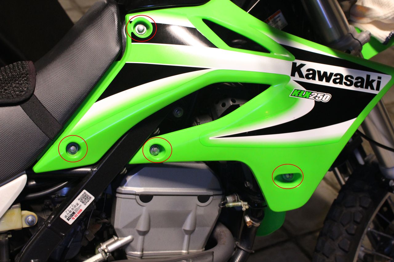 Klx メンテナンス日記13 クーラント 冷却水 リザーバタンク交換 なおの休日日記 Klx メンテナンス日記13 クーラント 冷却水 リザーバタンク交換 なおの休日日記