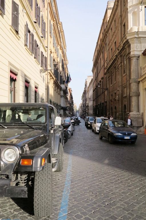 イタリア ３３ ローマ システィーナ通り 花咲かすおじさん