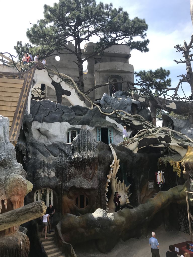 ダラットの観光名所 クレイジーハウス ロシア人の建てた未だ建設中の迷宮 アキタの雑記 ダラットの観光名所 クレイジーハウス ロシア人の建てた未だ建設中の迷宮 アキタの雑記